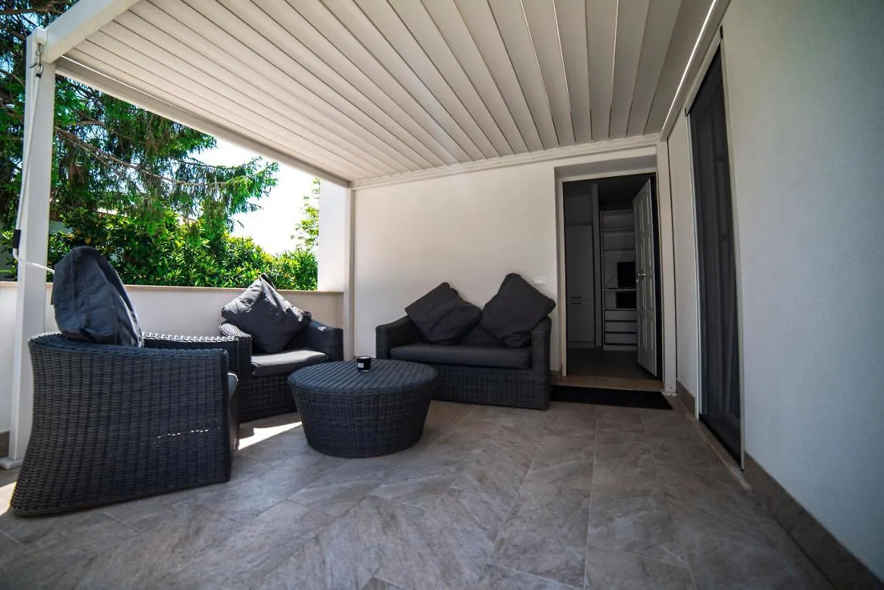 White Veio Lodge Rome 0*,  Italy