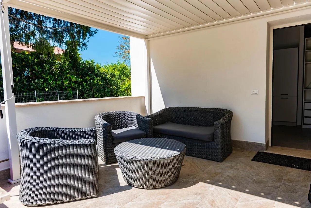 White Veio Lodge Rome 0*,  Italy